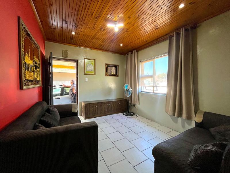 2 Bedroom Property for Sale in Pelikan Park Western Cape